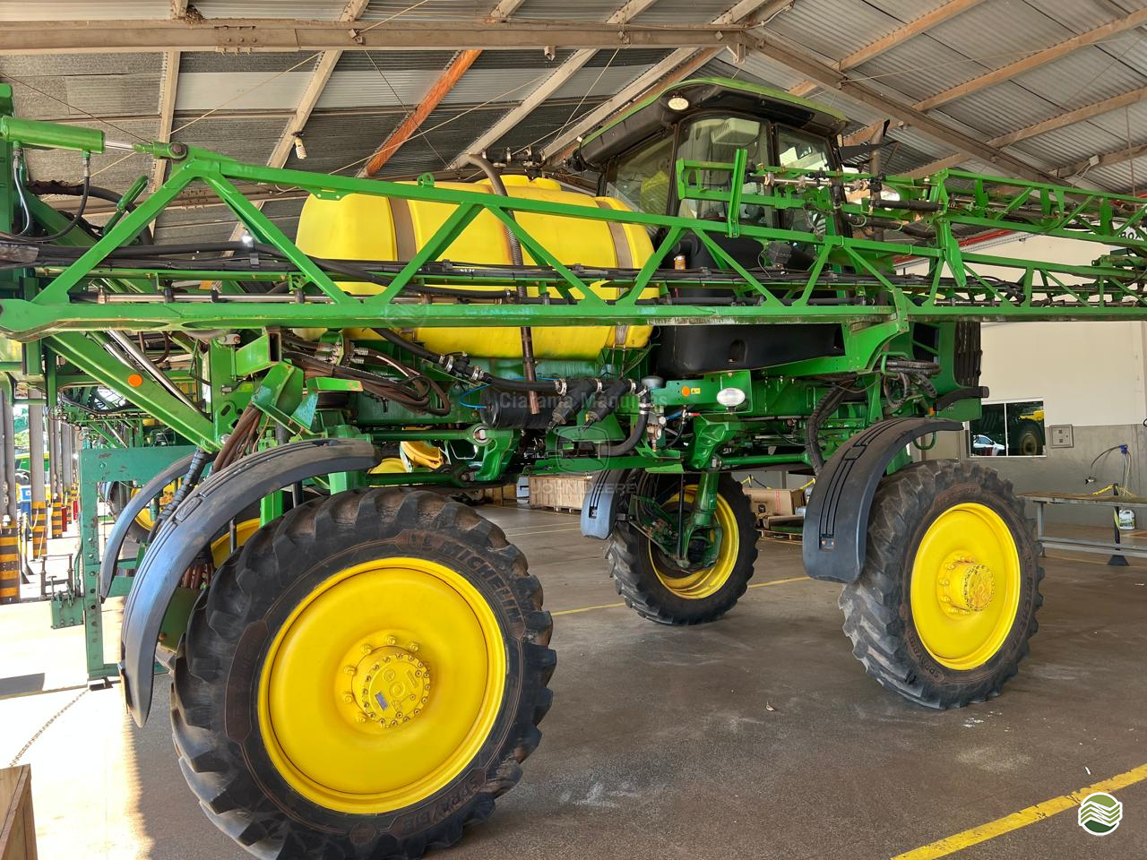 PULVERIZADOR JOHN DEERE JOHN DEERE M4025 Tração 4x4 Ciarama Máquinas - John Deere - Matriz PONTA PORA MATO GROSSO DO SUL MS
